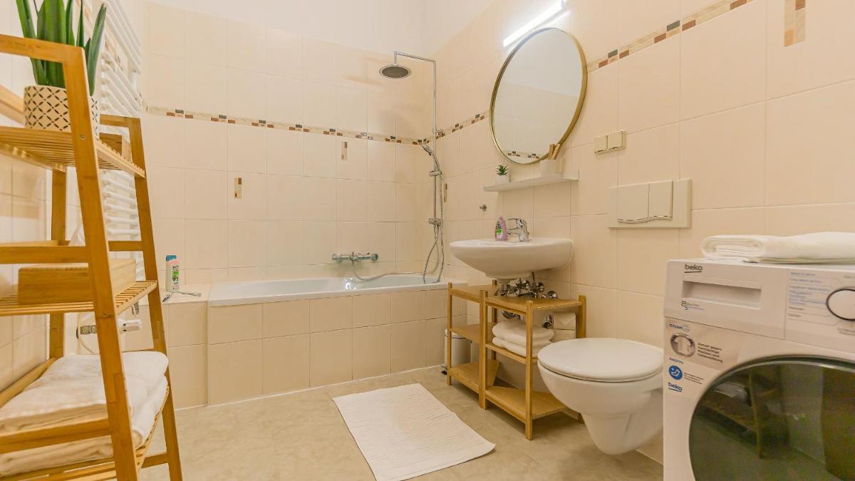 CityApartment - 53 m², 2 Zimmer, zentral, Netflix, Küche, Waschmaschine - Housity