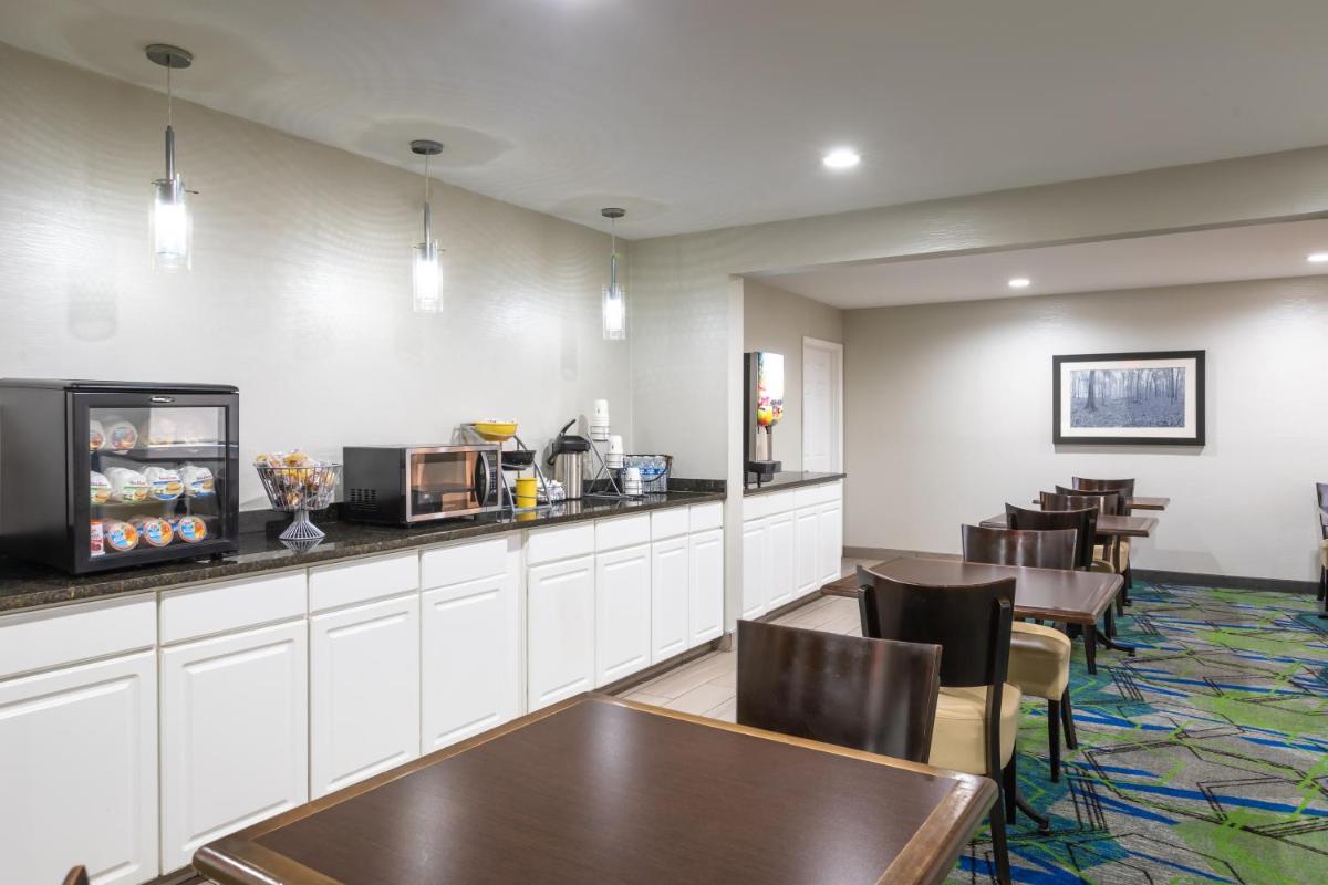 Days Inn by Wyndham Greenville - Housity