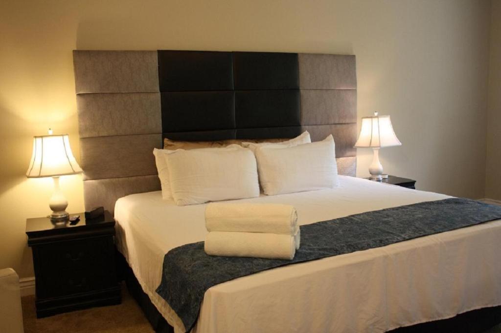 private suite - private home stay - Housity
