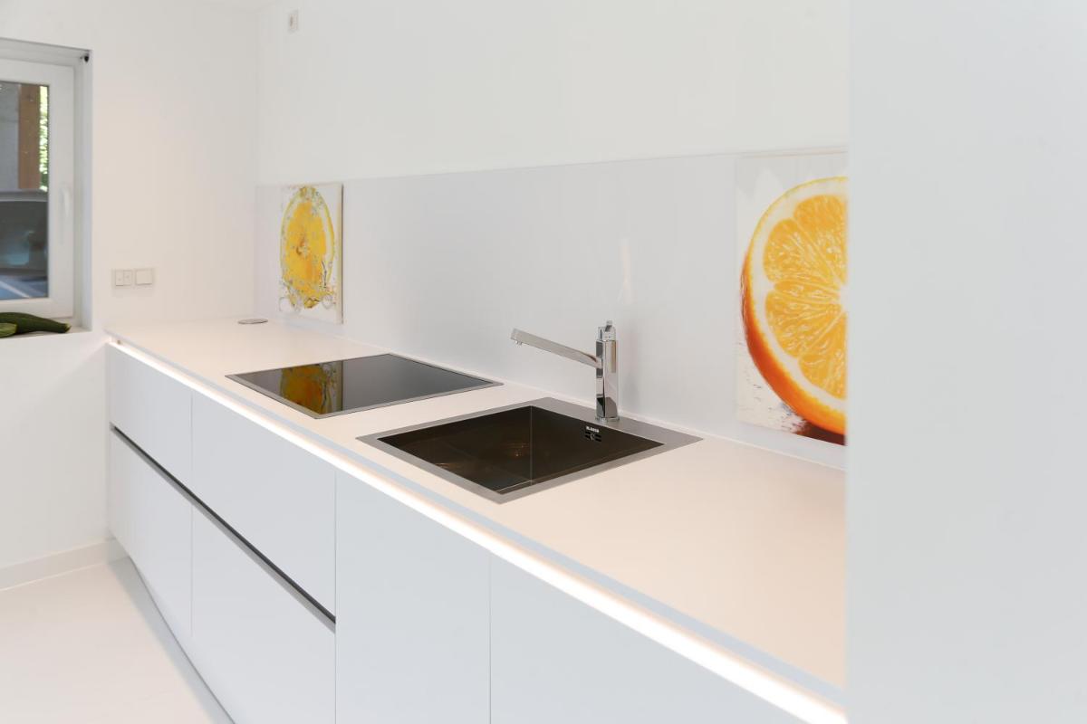 Design Wohnung - Traum in weiss - für NICHTRAUCHER - Housity