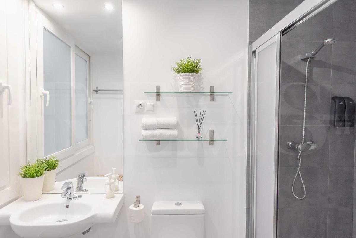 Cosy flat with private balcony - Historic Center by REMS - Hizvo
