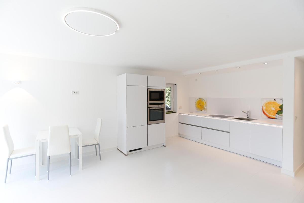 Design Wohnung - Traum in weiss - für NICHTRAUCHER - Housity