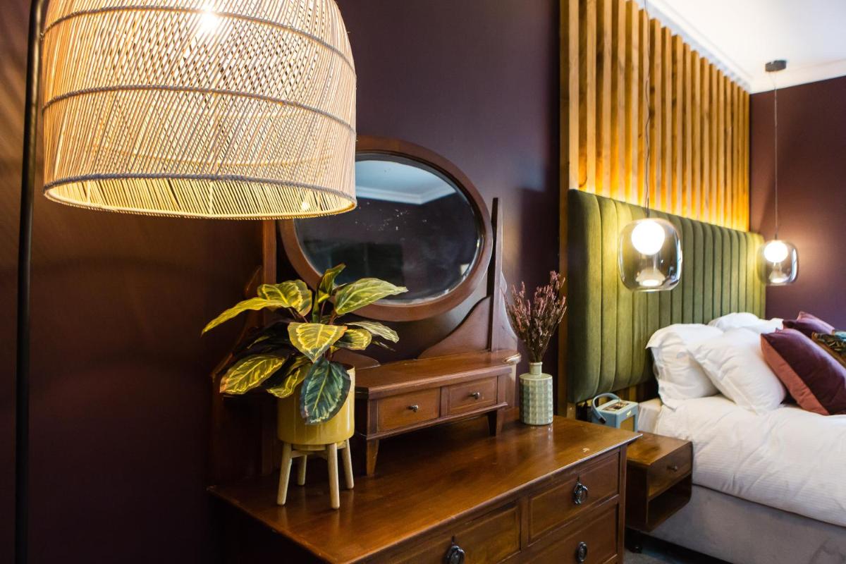 Skeldale House 'All Creatures Great & Small' by Maison Parfaite - Luxury Apartments & Studios in Askrigg, Yorkshire Dales - Housity