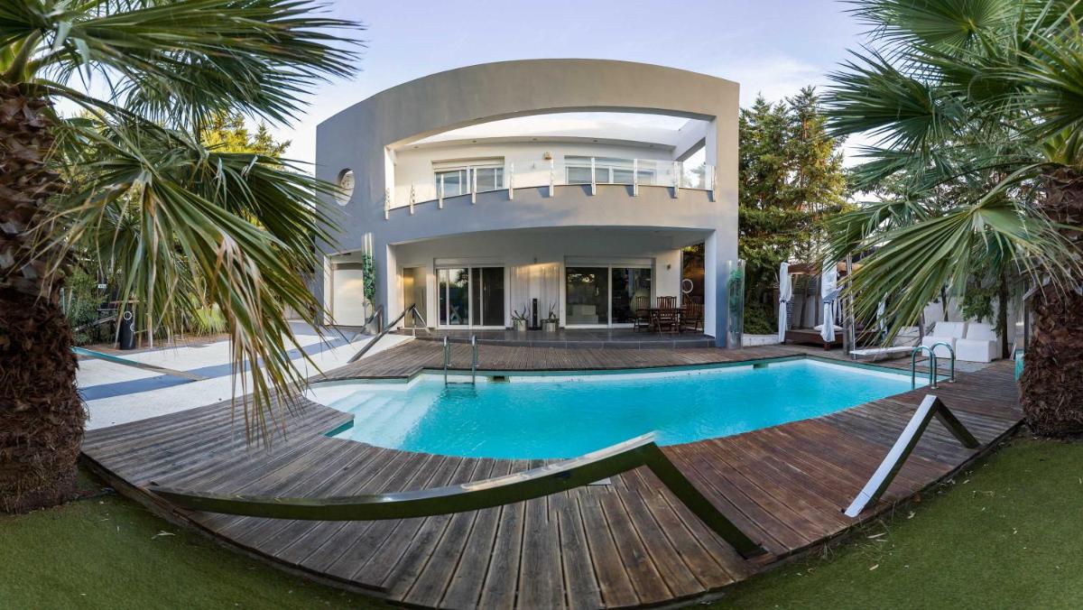 Villa BOND with private swimming Pool - 3m deep - Housity