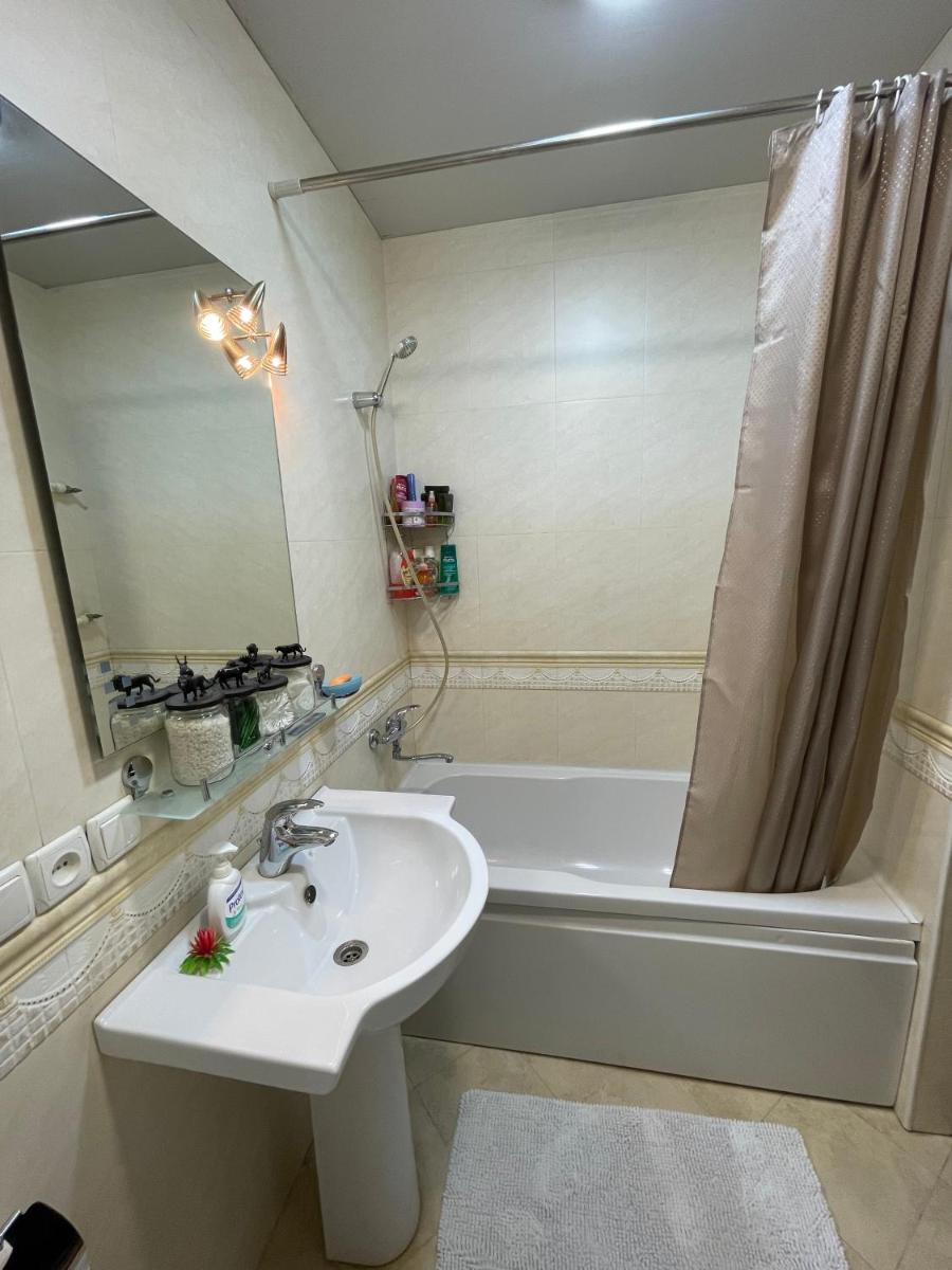 TSUM. Center 3 bedroom apartment. Modern and clean - Housity