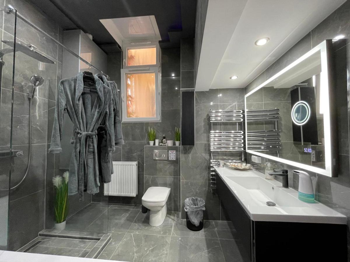 Hostel Rooms - Housity
