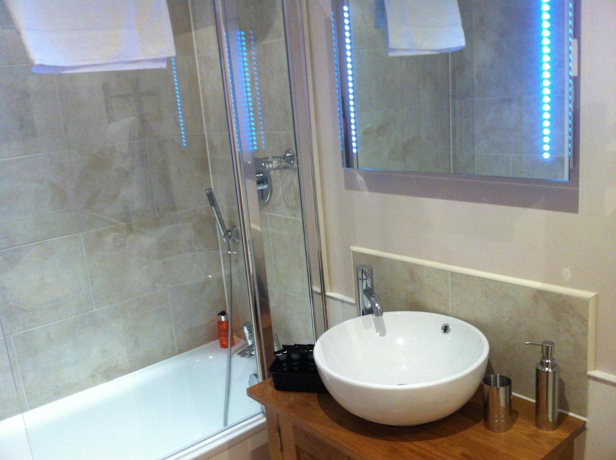 The Cholmeley Arms - Housity
