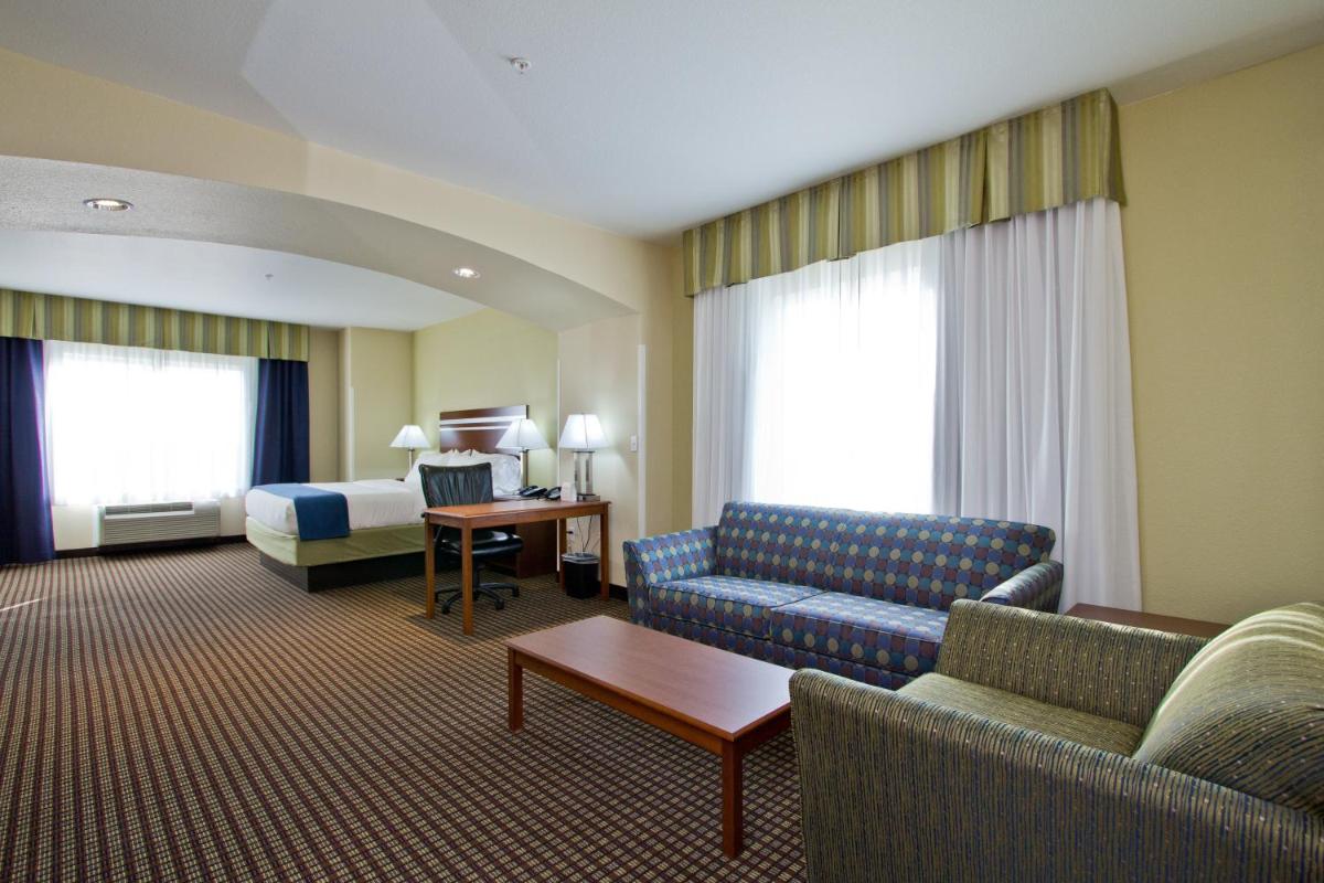Holiday Inn Express and Suites Denver East Peoria Street by IHG - Housity