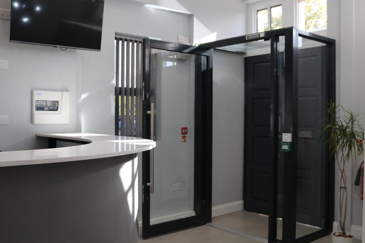 Blue Sapphire Hotel - Housity