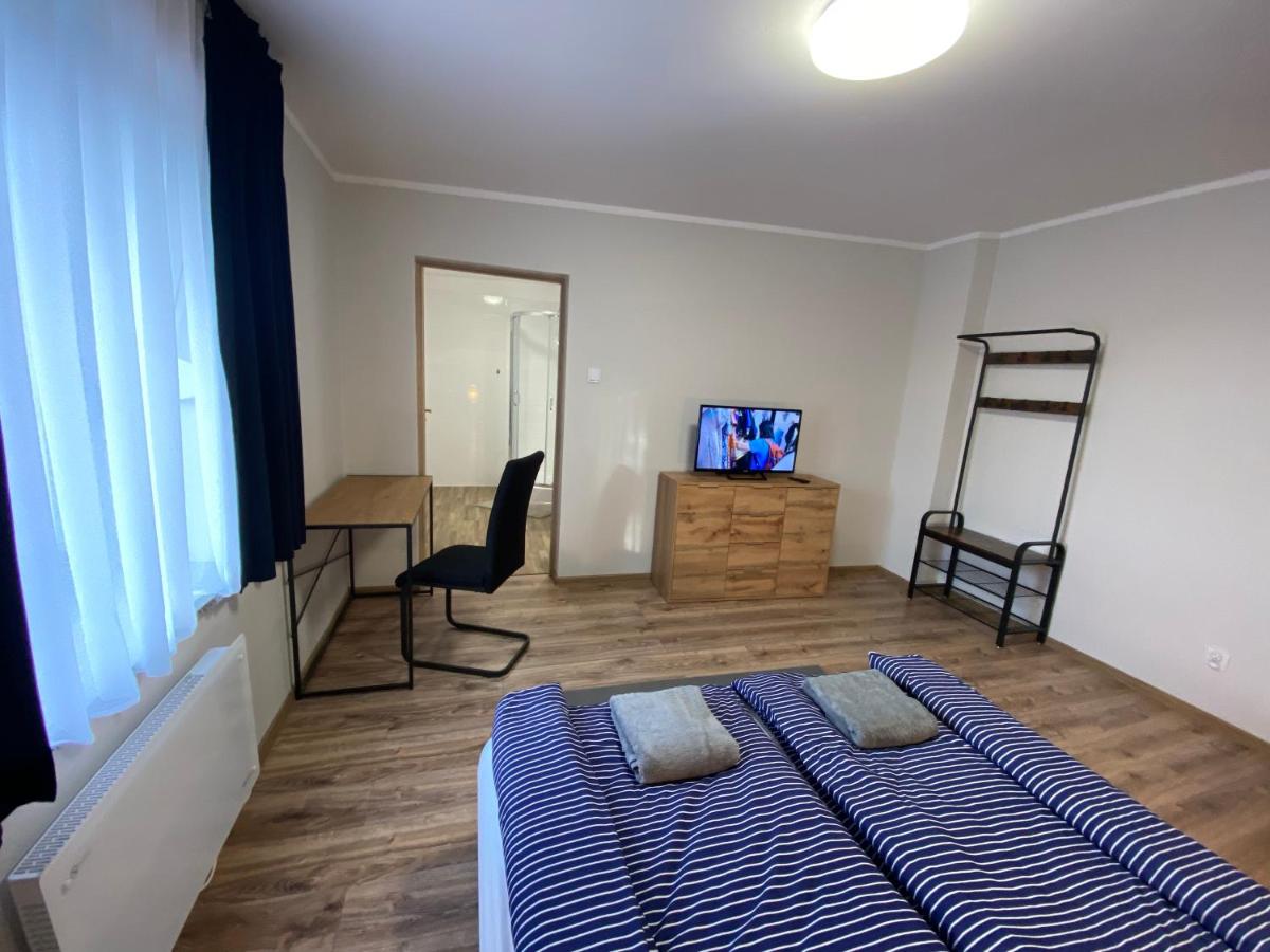 Hotelik Nad Zalewem 10 km od Legnicy - Housity