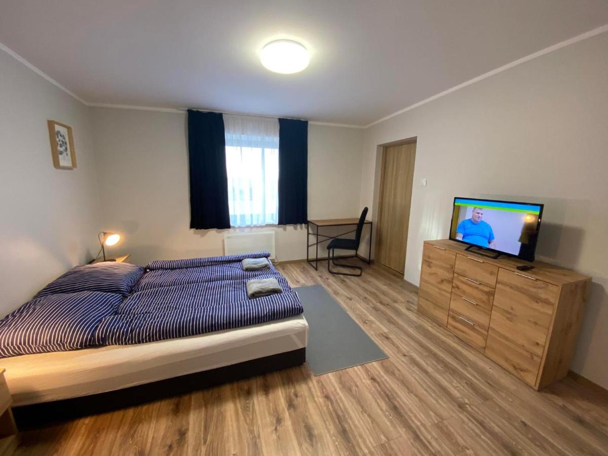 Hotelik Nad Zalewem 10 km od Legnicy - Housity
