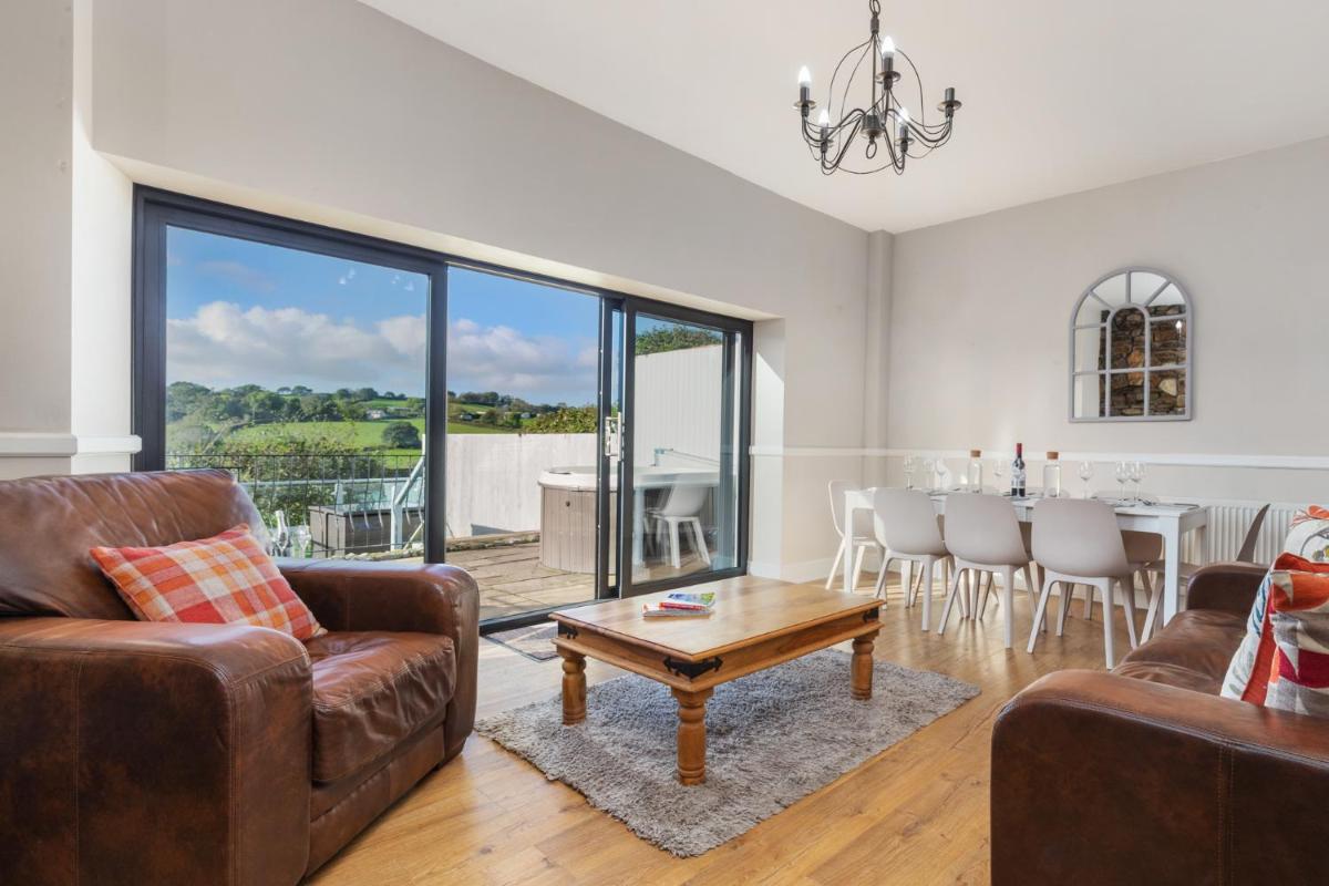 Cartref - Beautiful Cottage, Hot Tub, Countryside Views - Housity