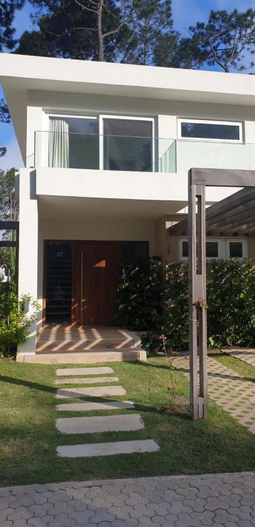 GARDENS VIEW DUPLEX CON PARRILERO y CRYSTAL BEACH - Housity