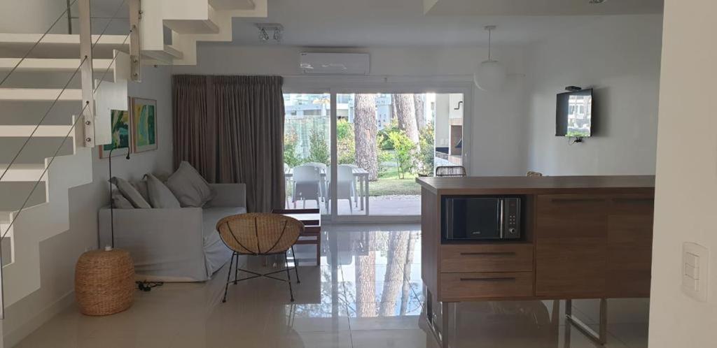 GARDENS VIEW DUPLEX CON PARRILERO y CRYSTAL BEACH - Housity