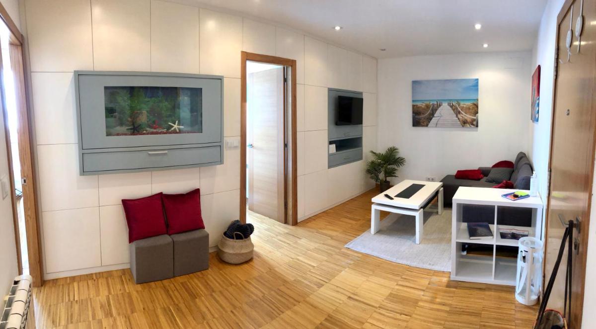 Apartamento BAIONA centro al lado parador y playa - Housity