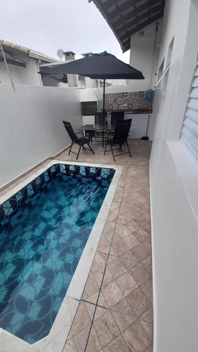 Casa nova em condominio com piscina e churrasqueira privativa - Housity