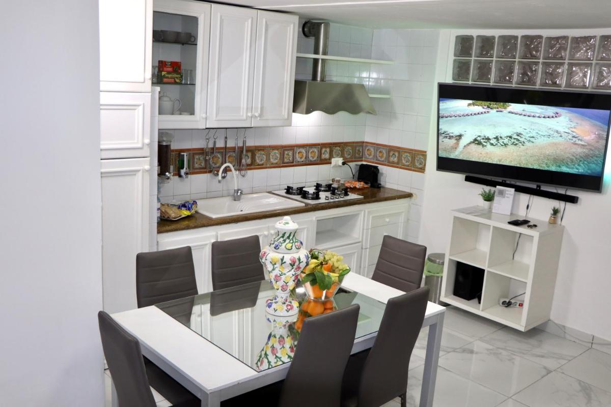 House Relax Apartment Centro di Napoli - Housity