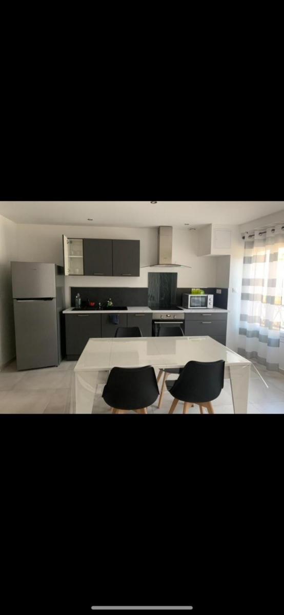 superbe appartement neuf tout équipé, non fumeur avec place de parking privée - Housity