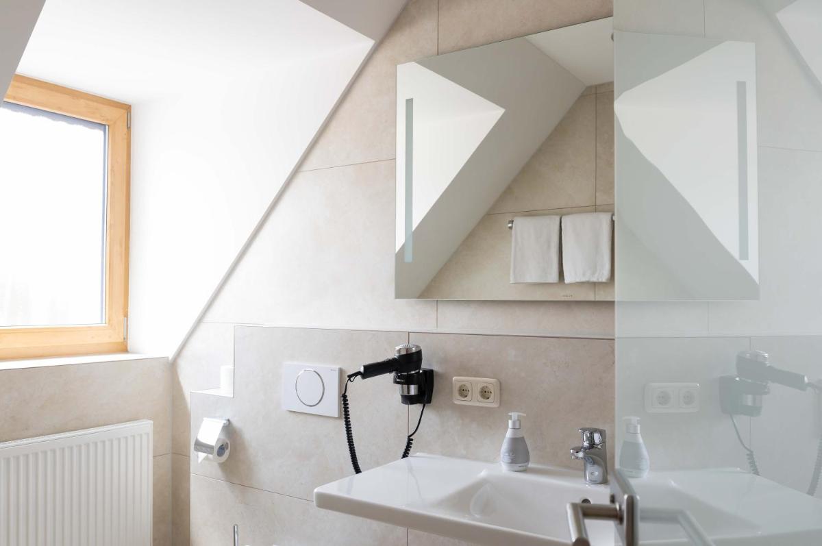 Hotel Gasthof Rosenwirt - Housity