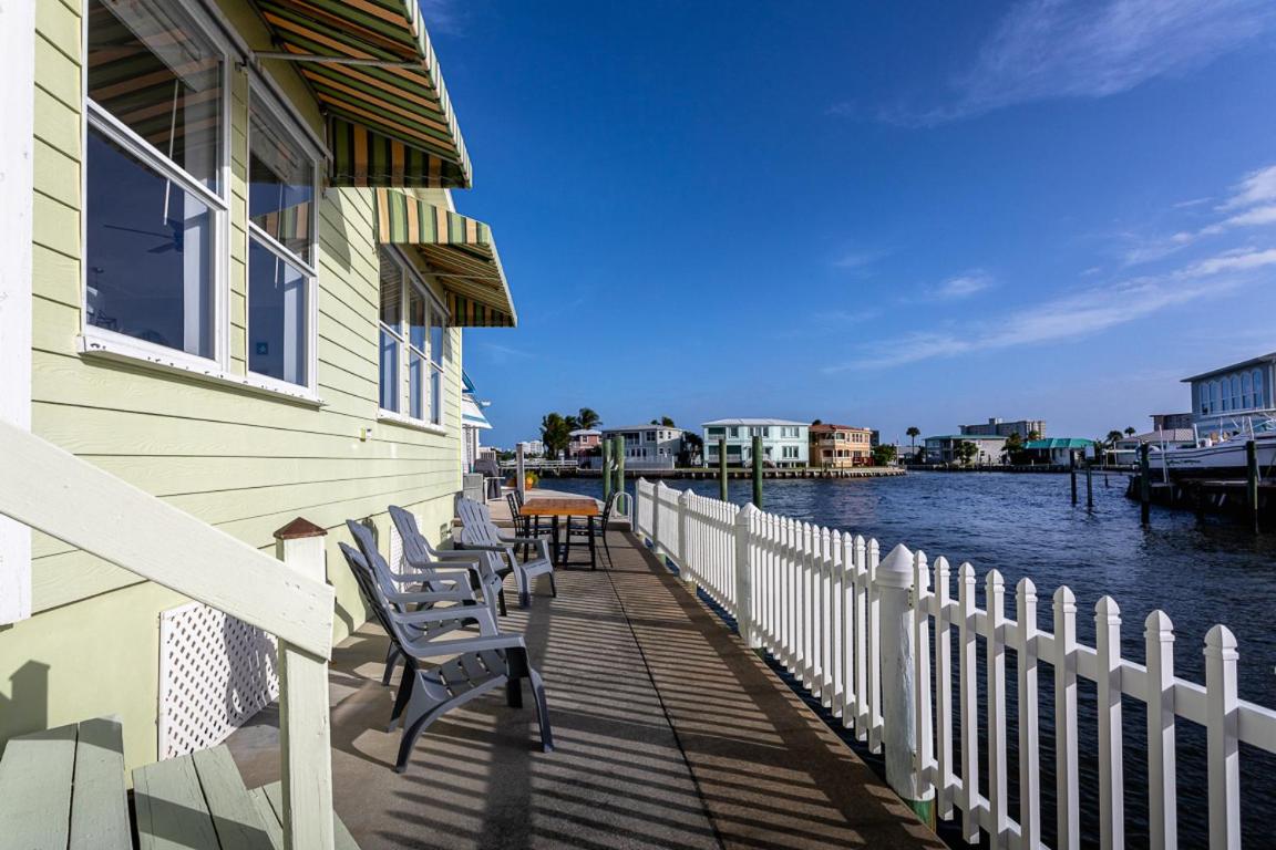 Fantastic Canal front cottage with ocean access - Housity