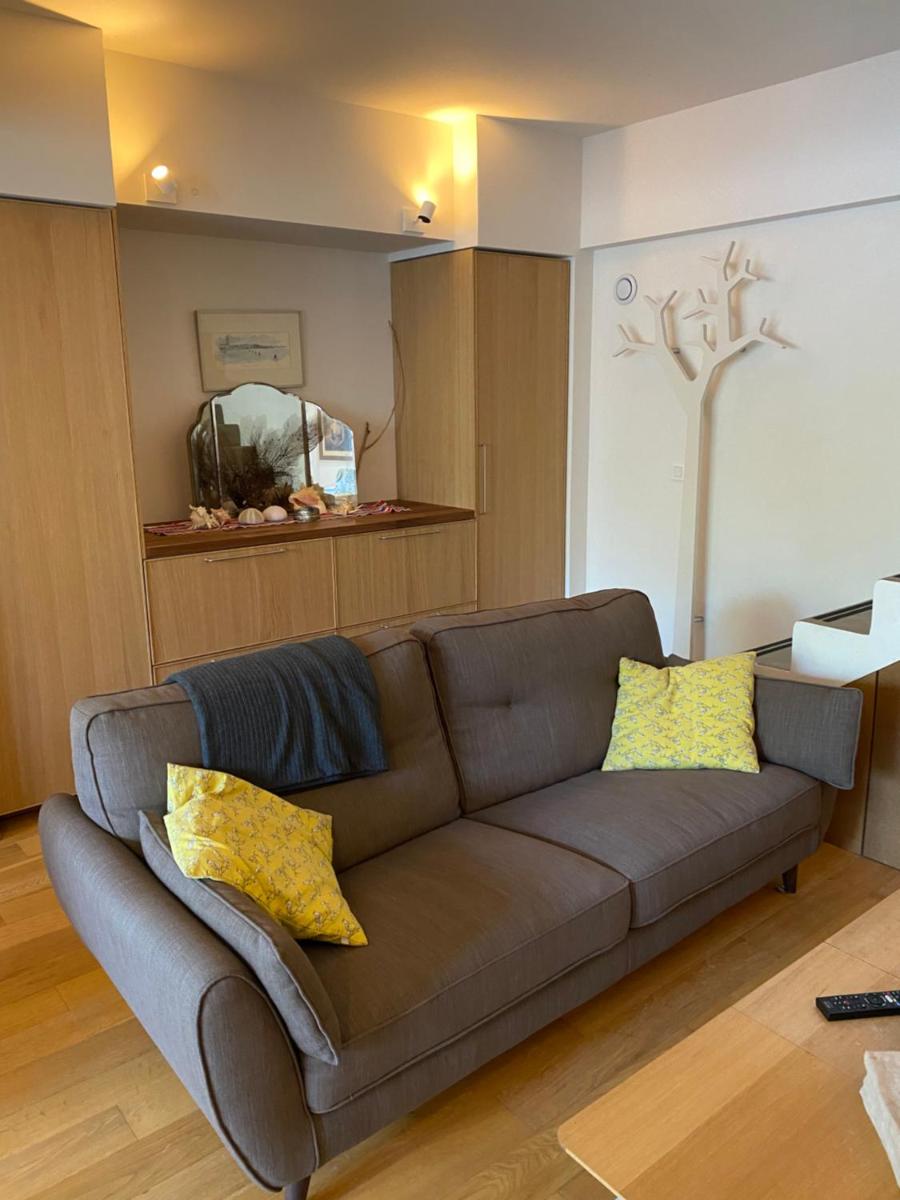 Duplex house walk to town - Housity