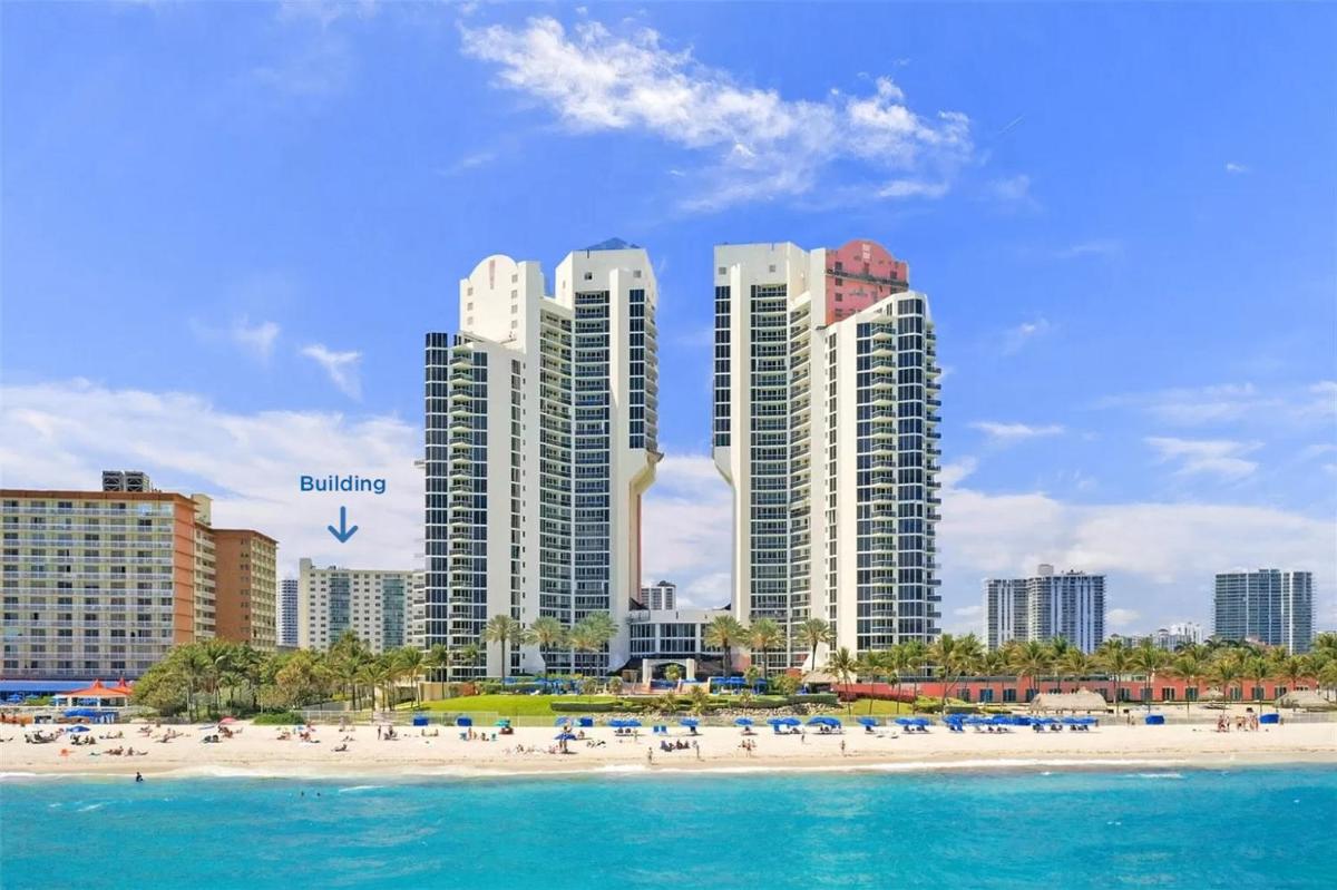 Suitetrails - Beach Apartment at Condo-hotel