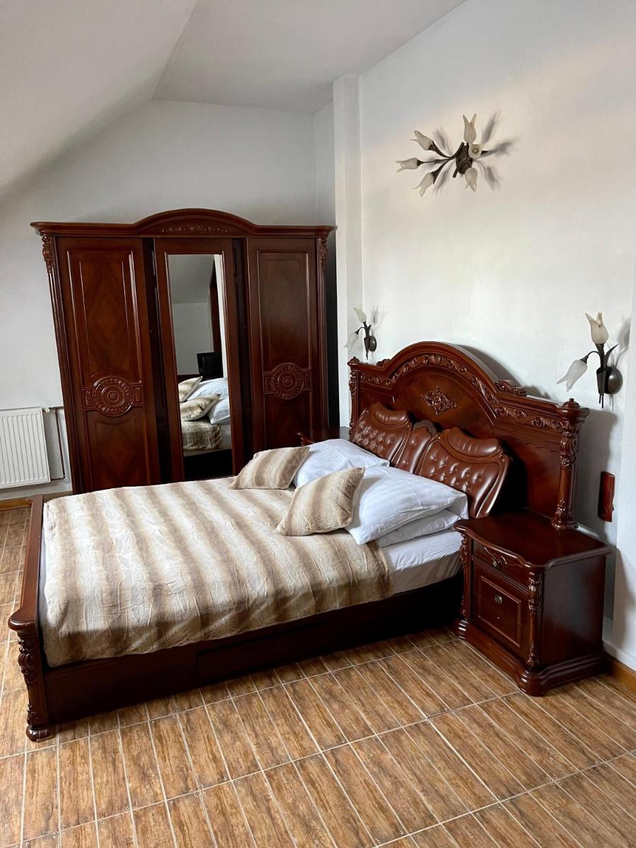 Pension Casa Iurca - Housity