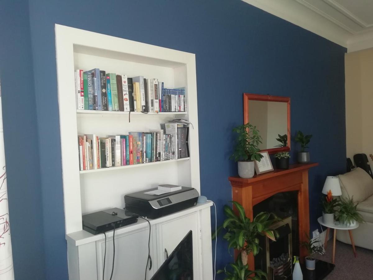 Spacious flat with double room, 20min walk/5min cycle from COP26 - Housity