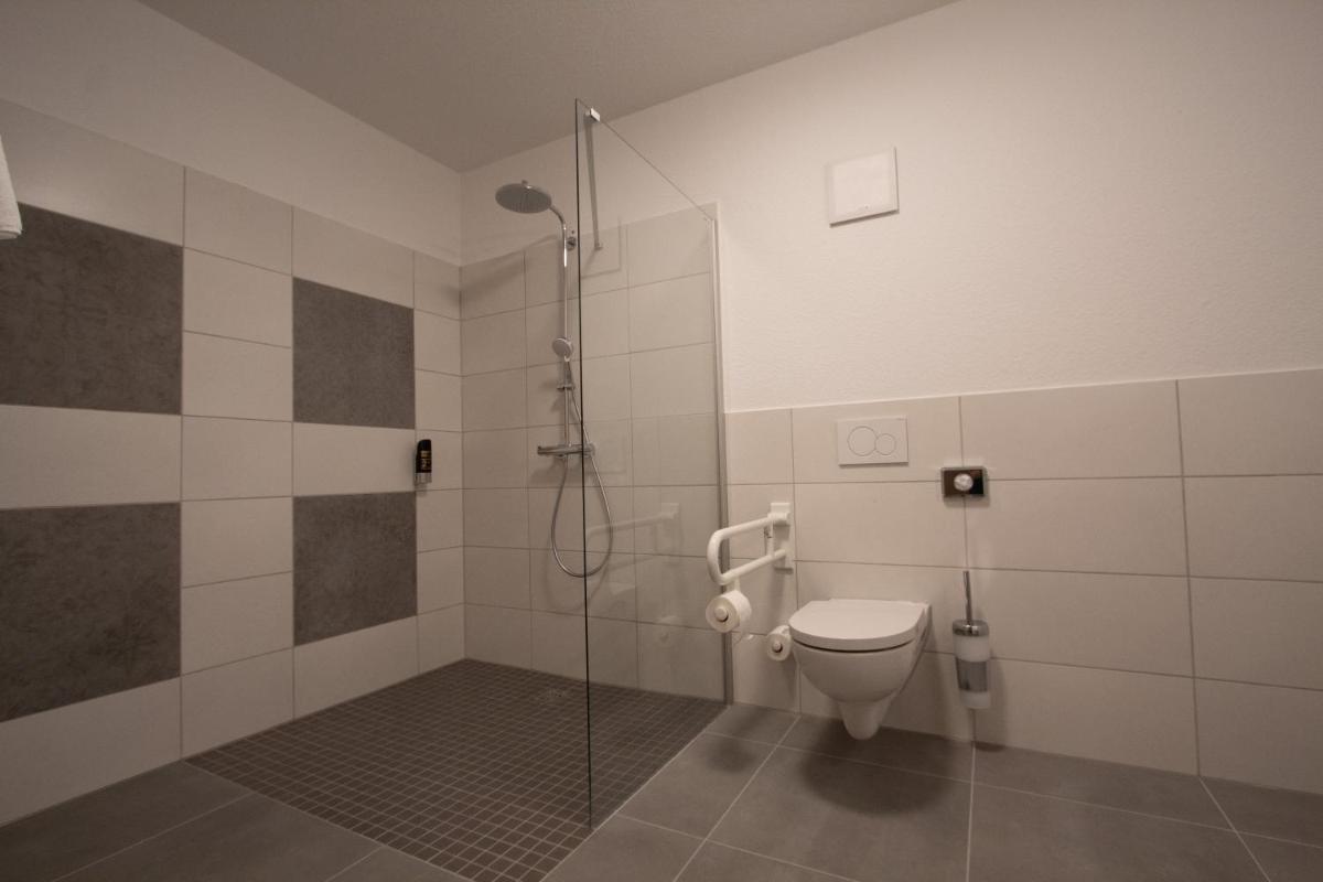 Central Hotel Wagenfeld - Housity