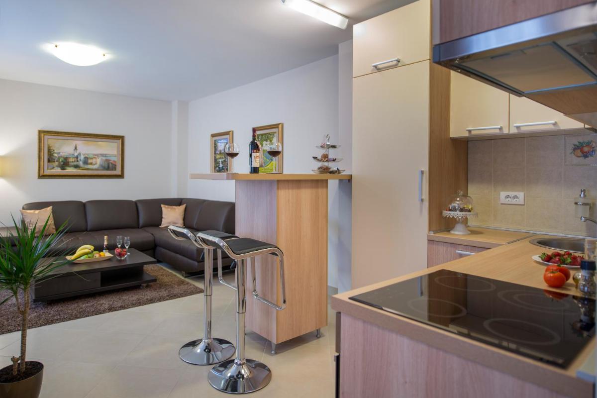 Apartments Jevtic - Housity