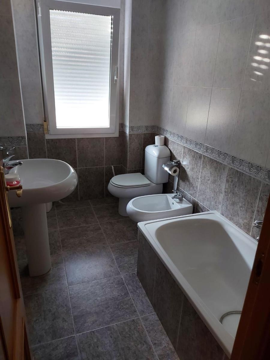 Hostal Linares - Housity