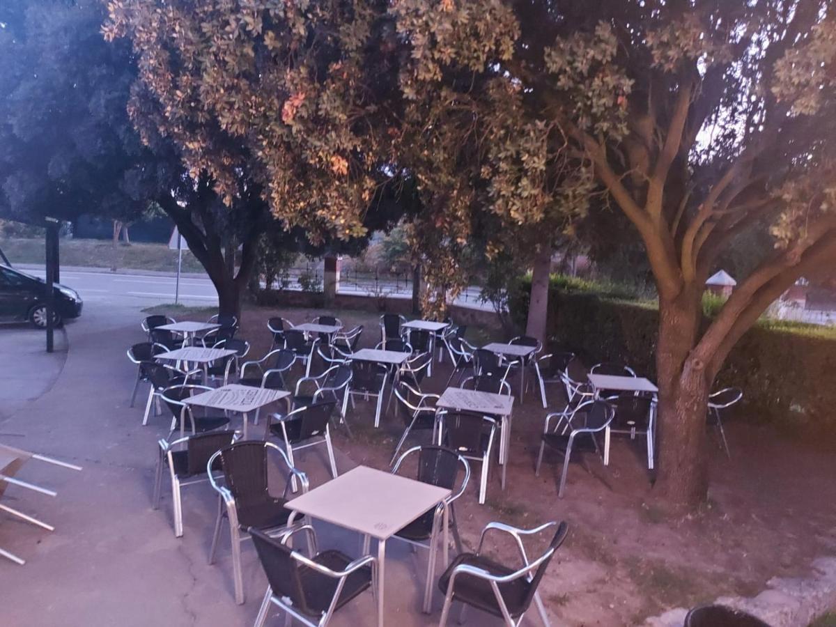 Hostal Linares - Housity
