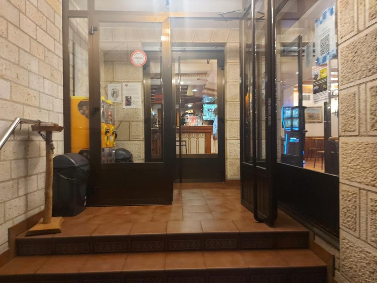 Hostal Linares - Housity