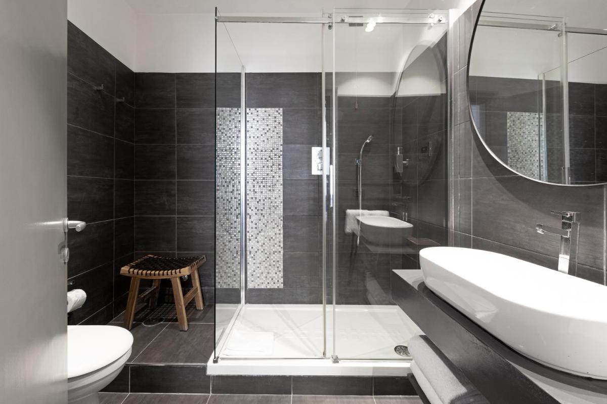 N - SPACE modern guestrooms - Housity