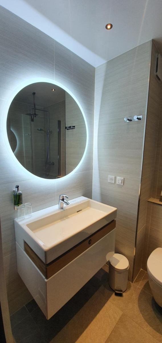 Salle de bains dans l'établissement Hôtel Le Grand Tétras