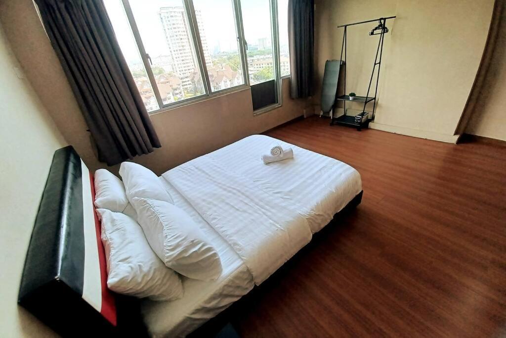 Big big world at The CEO Studio Penang - Housity