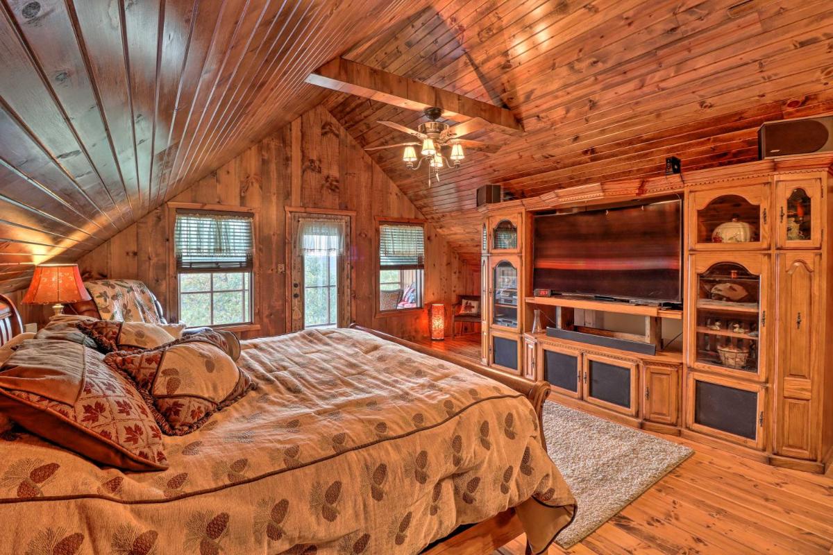 Quiet and Rustic Cabin with Fire Pit on 20 Acres! - Housity