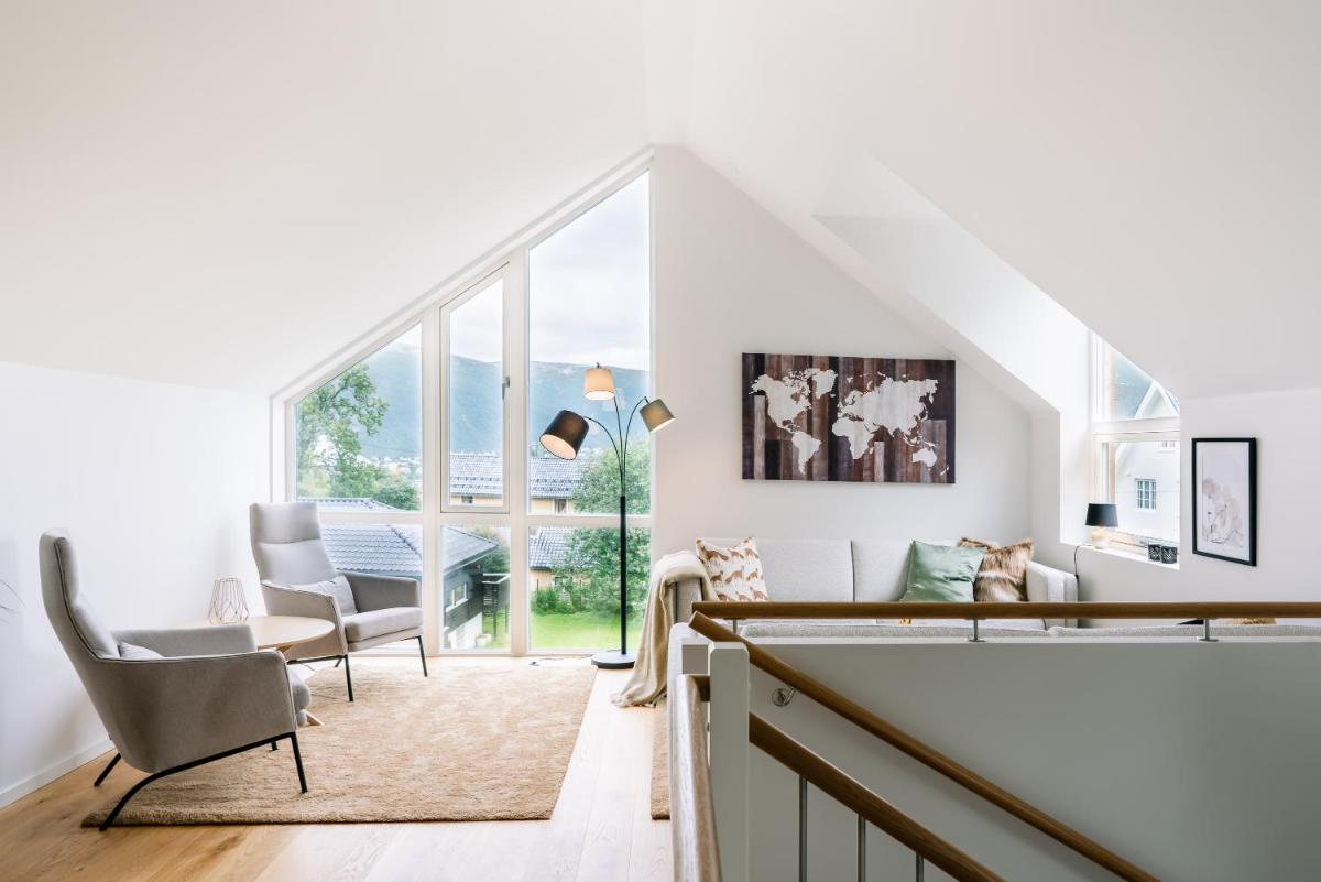 Modern Villas in Plush town - Housity