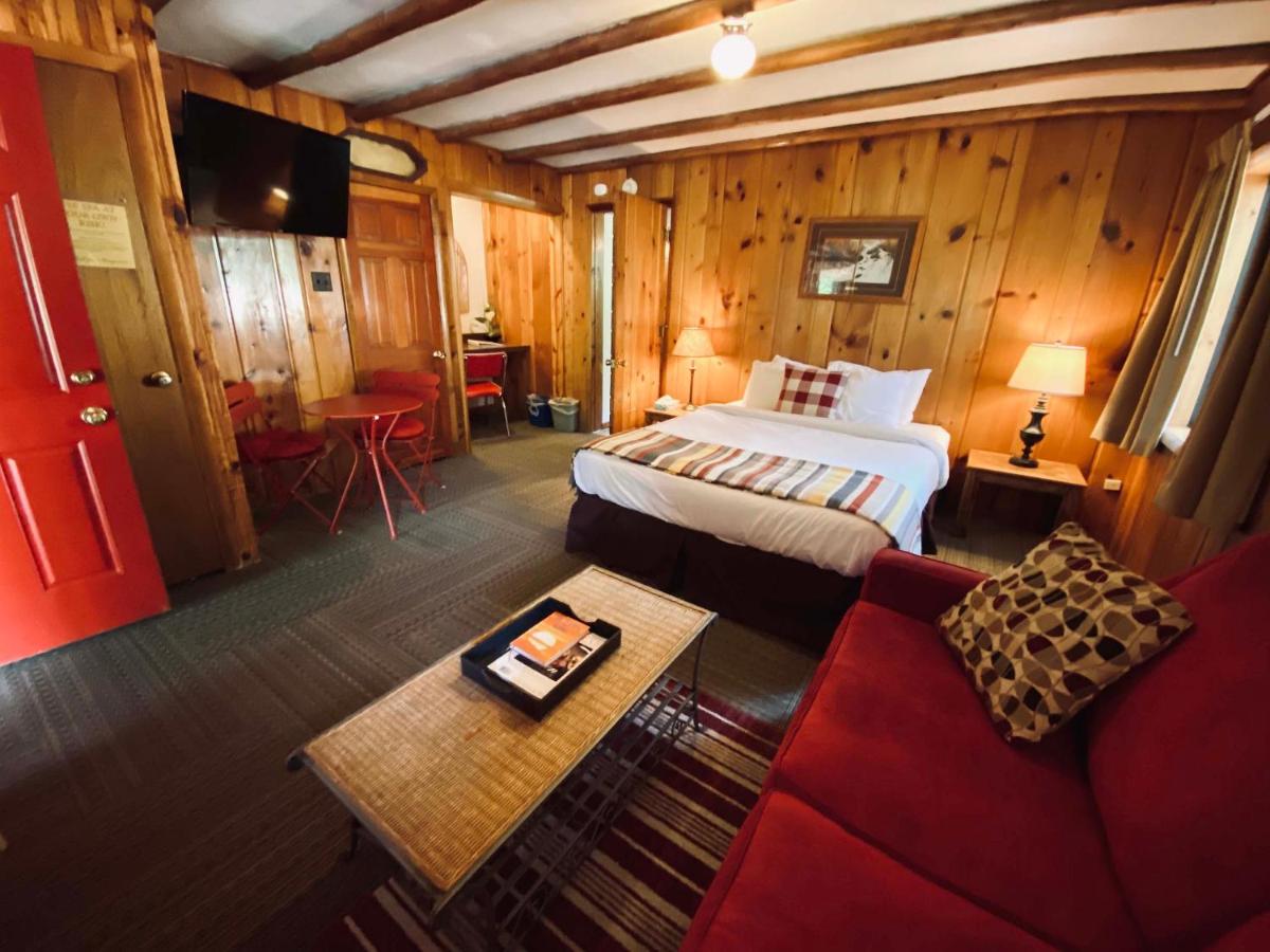 Foot of the Mountain Motel - Housity