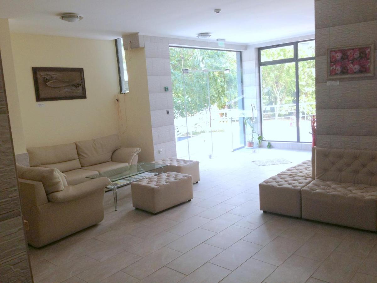 Dilov Apartments in Yalta Golden Sands - Housity