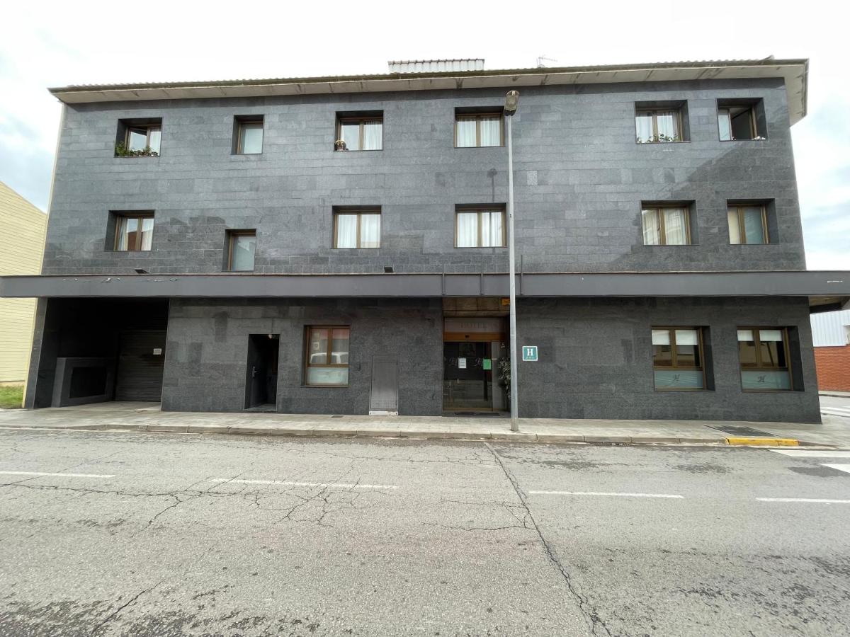 Hotel Sant Celoni - Housity