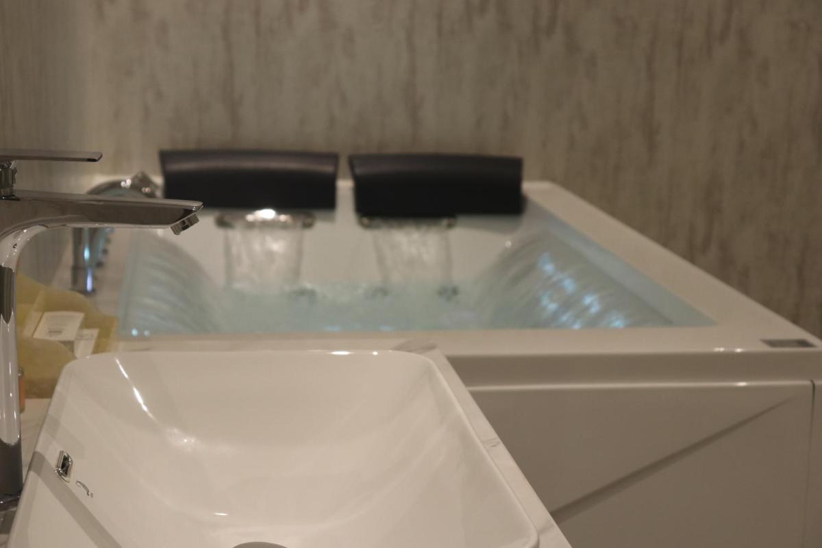 Thwary Hotel Suites - Housity
