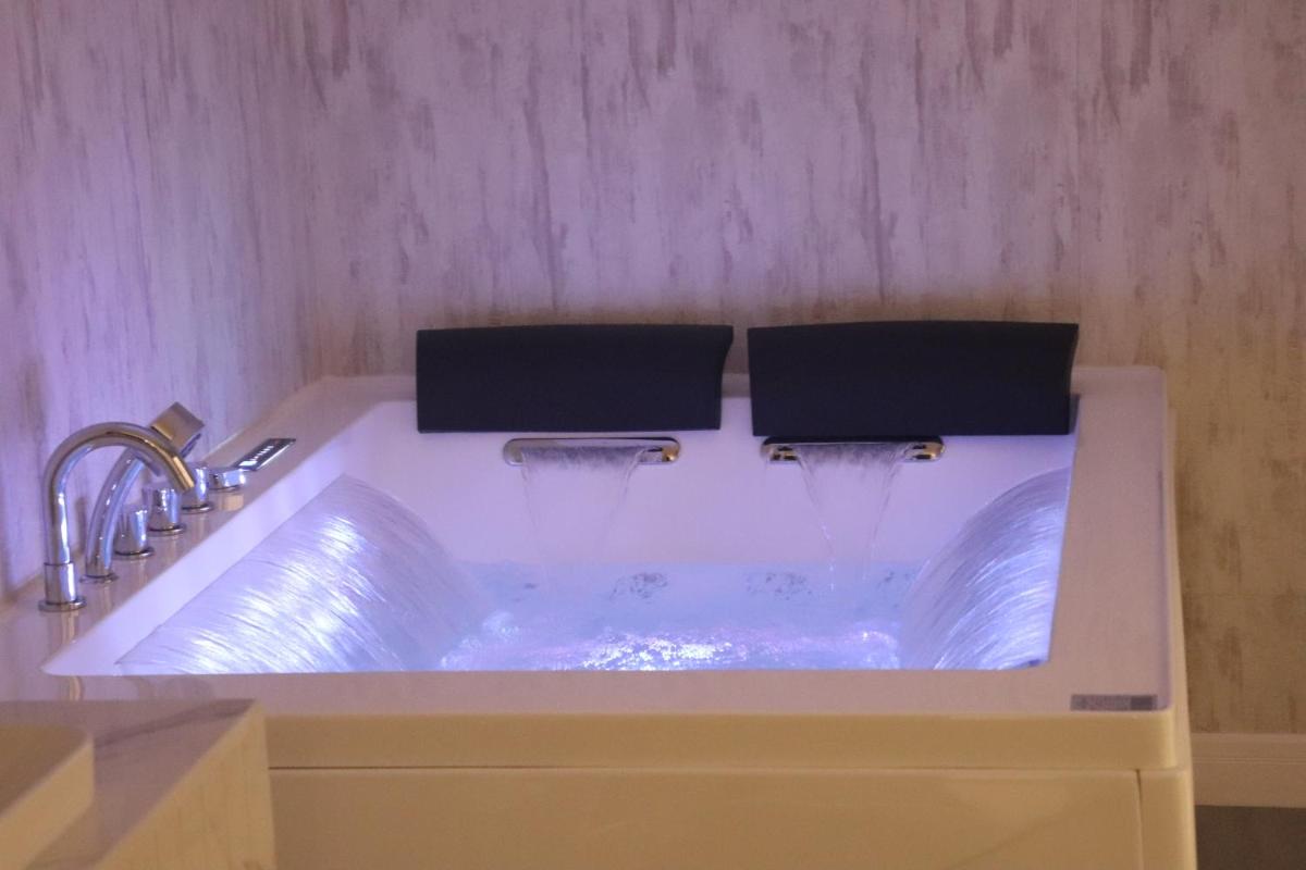 Thwary Hotel Suites - Housity