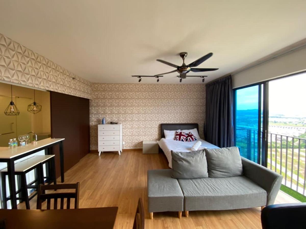 Zillion Cozy - Trefoil Setia Alam- Next to Setia City Mall & Convention Centre - Housity