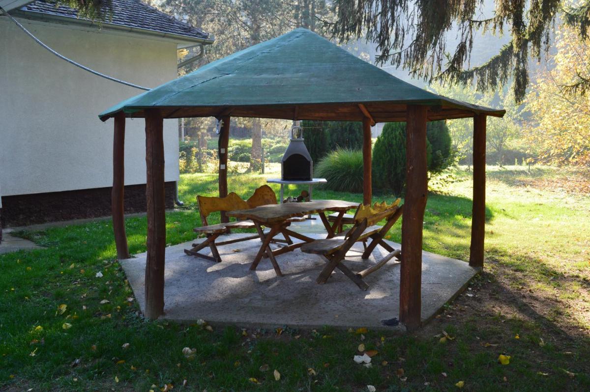Bogoljubova vinska koliba - Housity