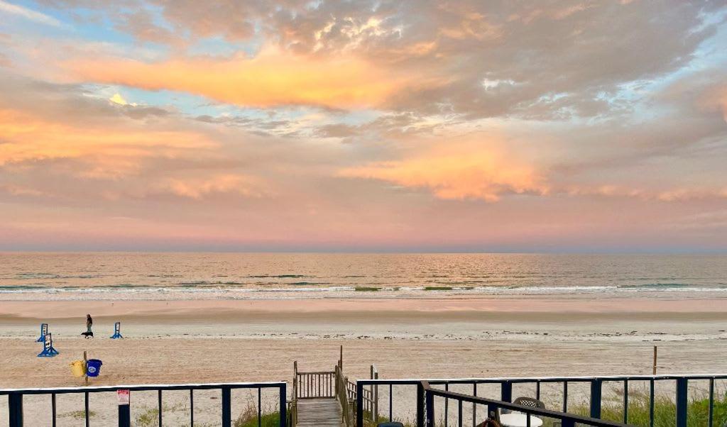 Beach Daze - Ocean front at Symphony Beach Club! - Housity