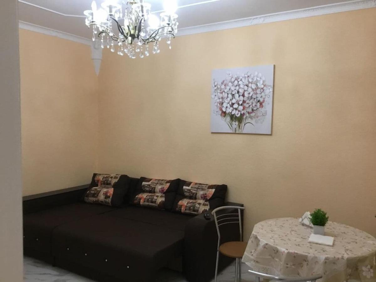 Dvukhkomnatnaia kvartira v tsentre 4 spal nykh mesta flat with 2 bedrooms 4 gues - Housity