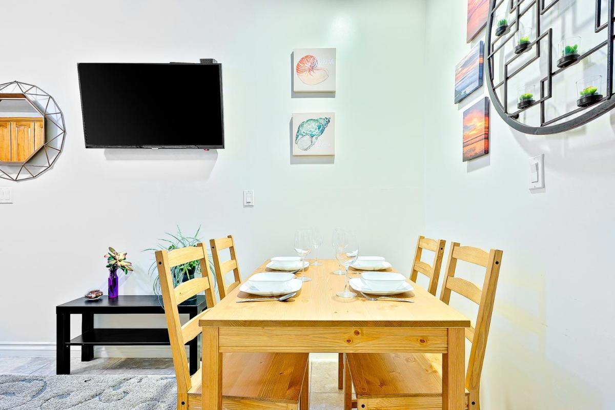 Cozy Surf Shack - Housity