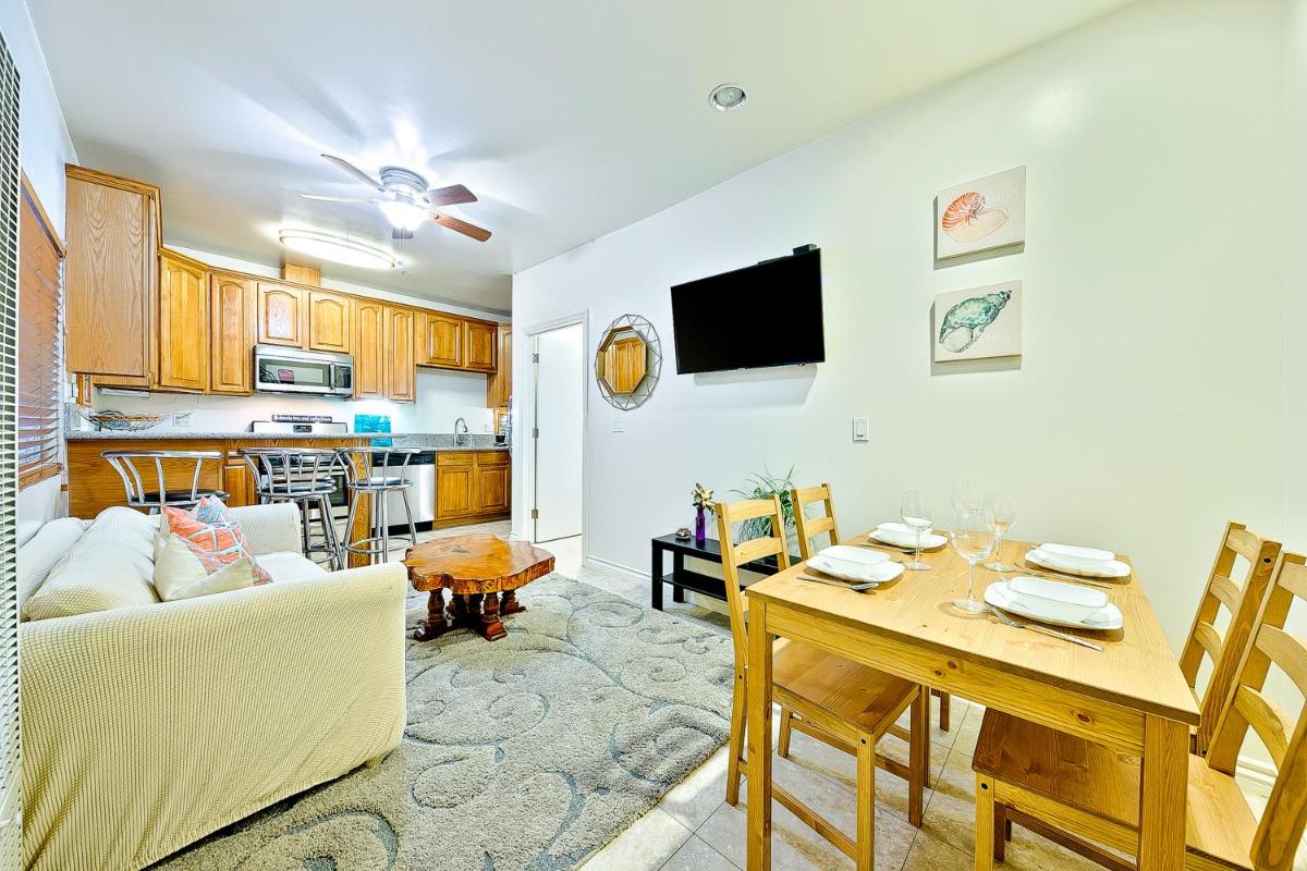 Cozy Surf Shack - Housity