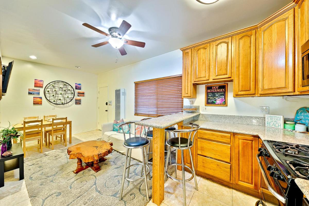 Cozy Surf Shack - Housity